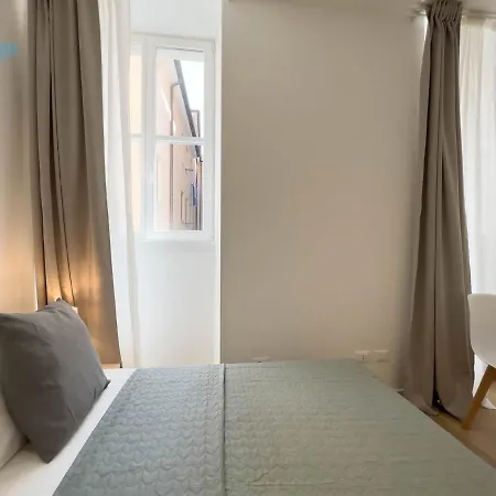 Apartment Cavana 4 Tirabora Short Rent Trieste